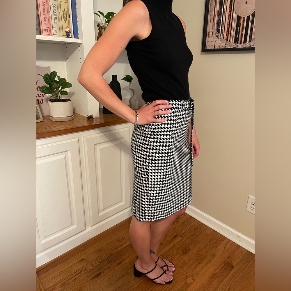 NWOT Calvin Klein size 6 houndstooth skirt